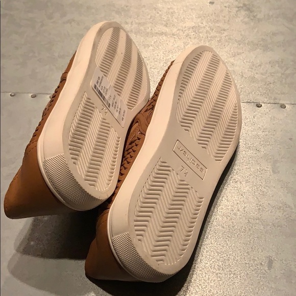 Cross-woven tan shoes - Picture 4 of 4